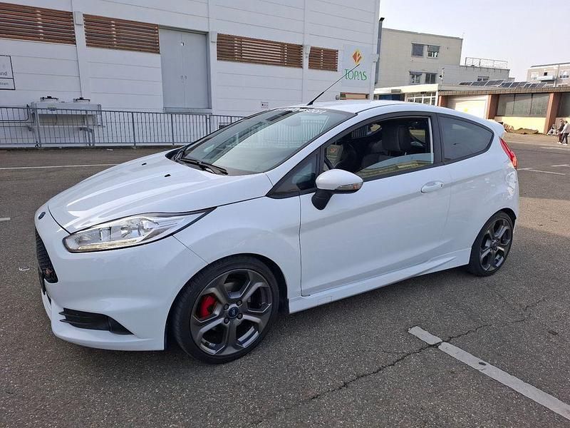 Gebraucht Ford Fiesta ST 182 PS (133 kW) 2014 Weiß Kleinwagen