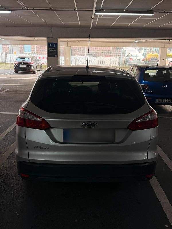 Gebraucht Ford Focus 95 PS (69 kW) 2013 Silber Kombi