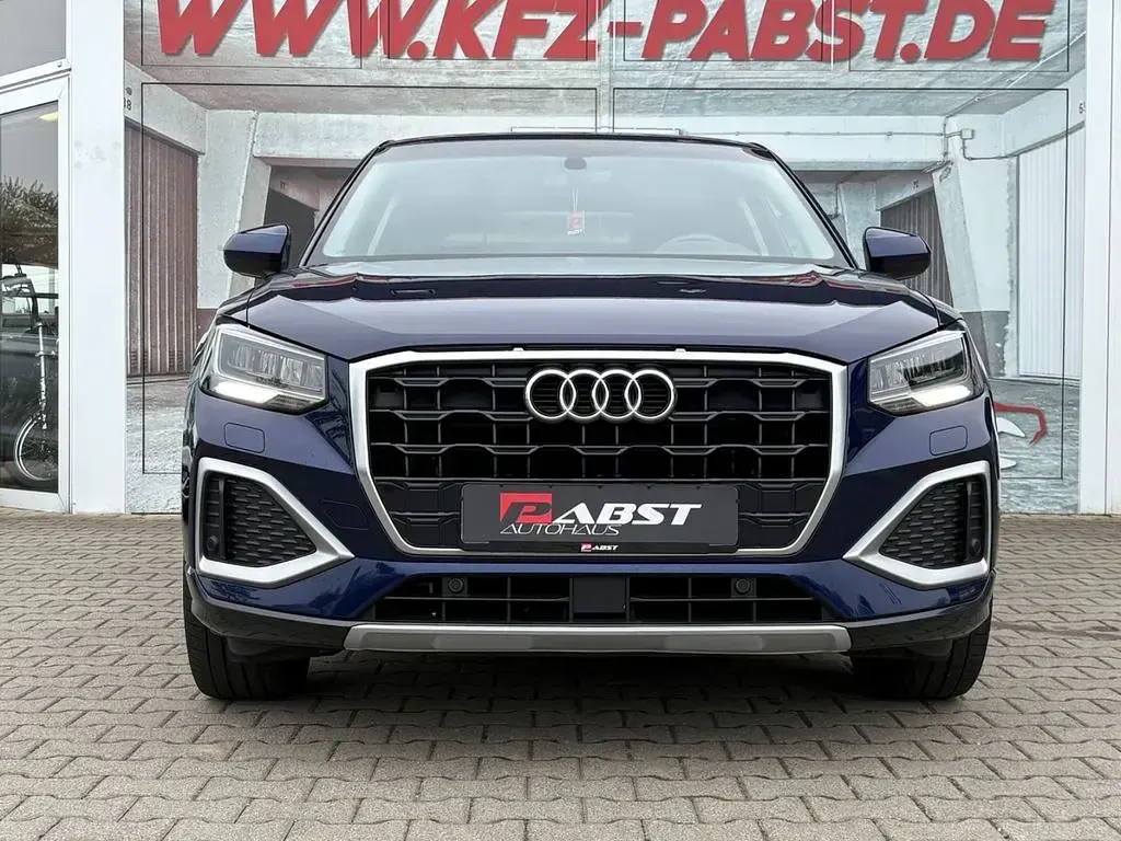 Używany Audi Q2 Advanced 110 KM (80 kW) 2021 Niebieski SUV