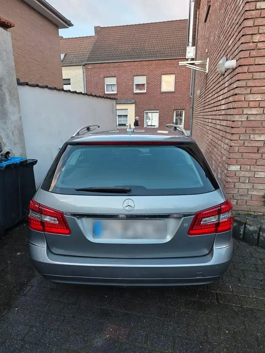 Gebraucht Mercedes E220 Avantgarde 170 PS (125 kW) 2010 Grau Kombi