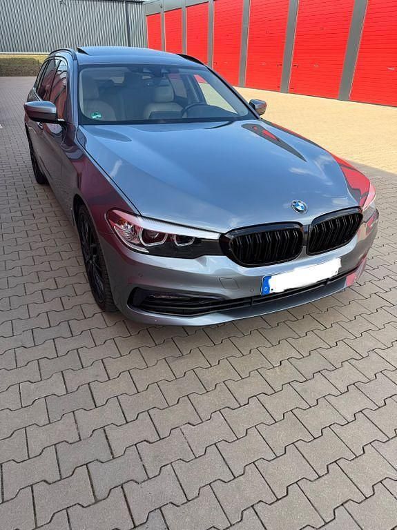 Gebraucht BMW 540 Shadowline 320 PS (235 kW) 2017 Grau Kombi