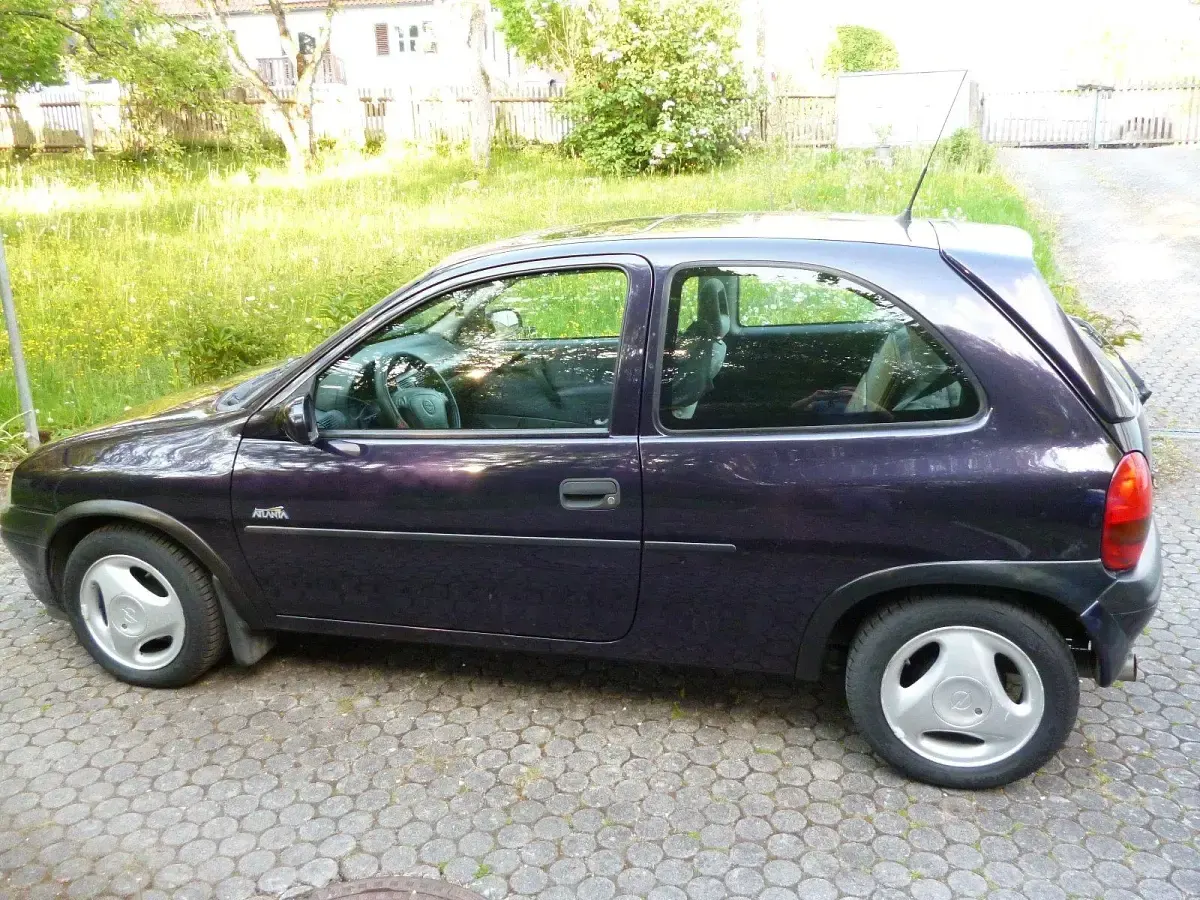 Używany Opel Corsa Edition 90 KM (66 kW) 1996 Niebieski Hatchback