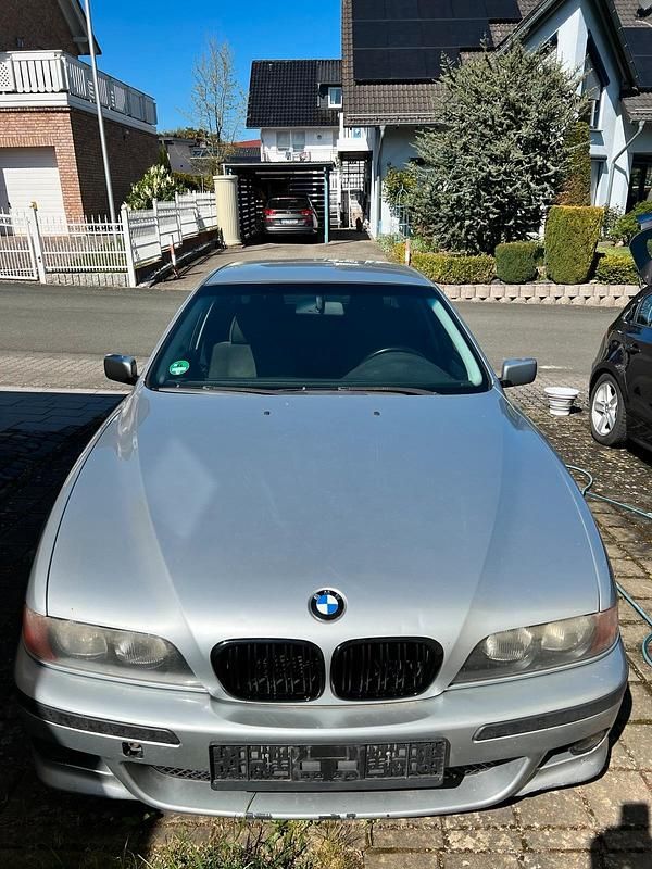 Silber Gebraucht 1996 BMW 528 Limousine | 3.200 € (Superpreis) - Bild 1/4
