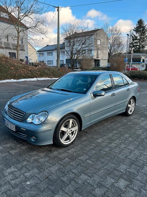 Andere außenfarben Gebraucht 2005 Mercedes C180 Sport Limousine | 4.000 € (Etwas zu teuer) - Bild 1/4