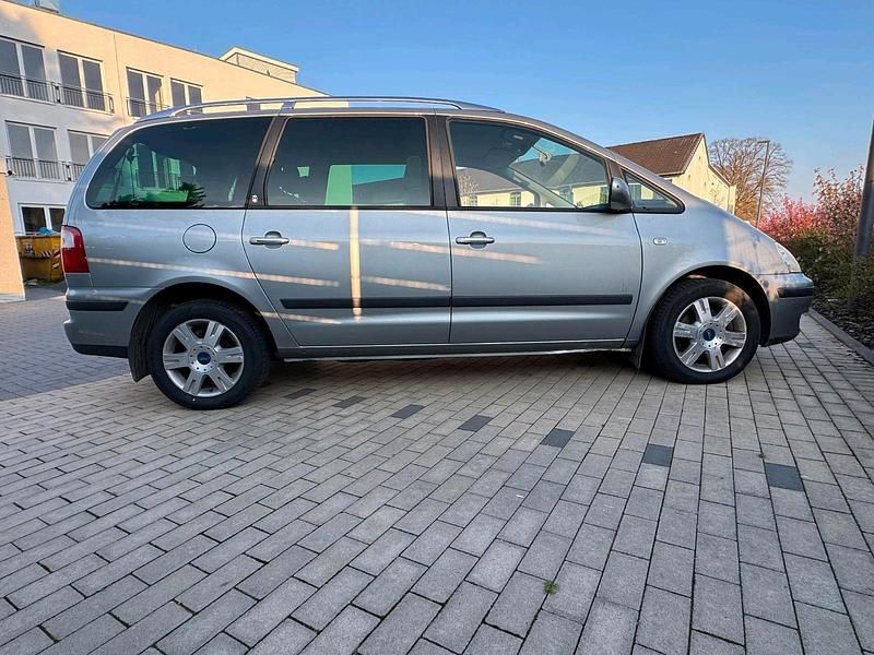 Gebraucht Ford Galaxy Ghia 131 PS (96 kW) 2005 Silber Van / Kleinbus