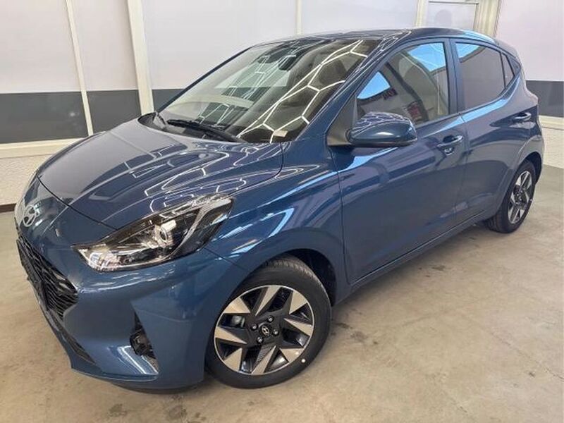 Blau Neu 2025 Hyundai i10 Premium Kleinwagen | 21.358 € (Etwas zu teuer) - Bild 1/4