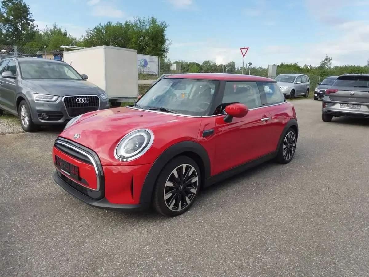 Gebraucht Mini ONE Classic 102 PS (75 kW) 2022 Chili red Kleinwagen
