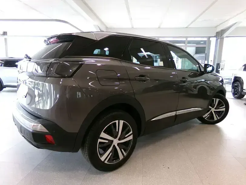 Gebraucht Peugeot 3008 Allure 131 PS (96 kW) 2023 Platinium grau SUV