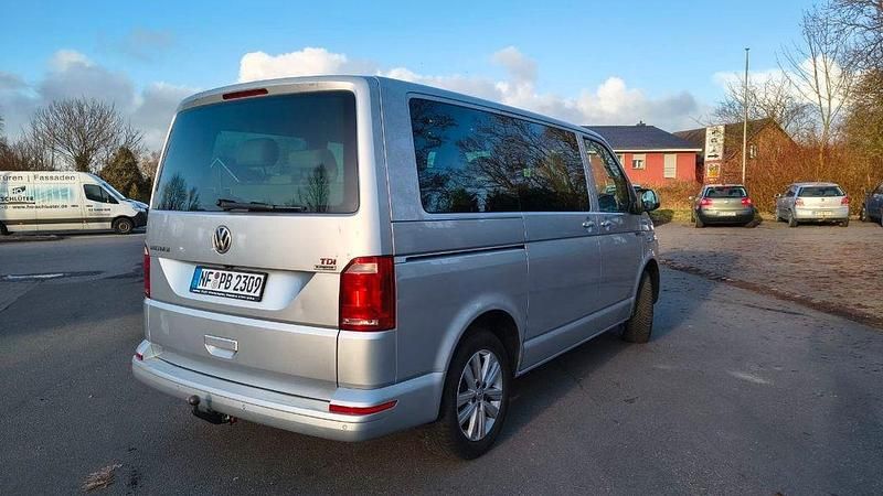 Usado VW Multivan 150 HP (110 kW) 2016 Prateado Monovolume