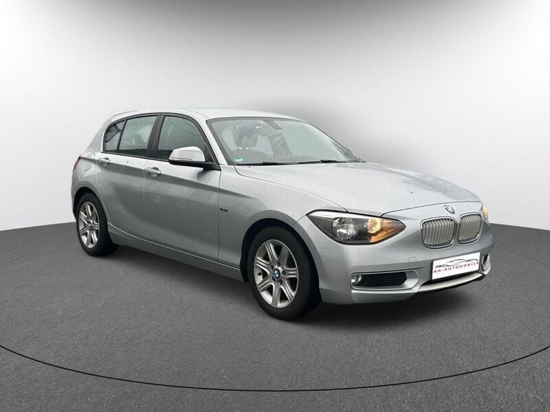 Glaciersilber metallic Gebraucht 2012 BMW 118 Sport Line Kleinwagen | 9.190 € (Fairer Preis) - Bild 1/4