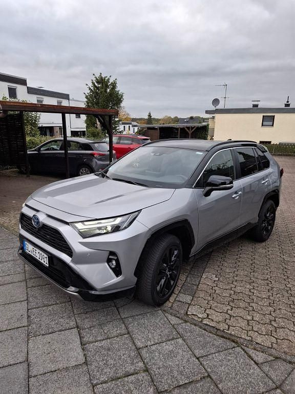 Silber Gebraucht 2023 Toyota RAV4 Edition SUV | 33.250 € (Guter Preis) - Bild 1/4