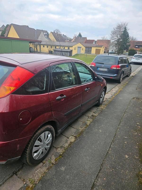 Second-hand Ford Focus 115 CP (84 kW) 1999 Roșu Hatchback