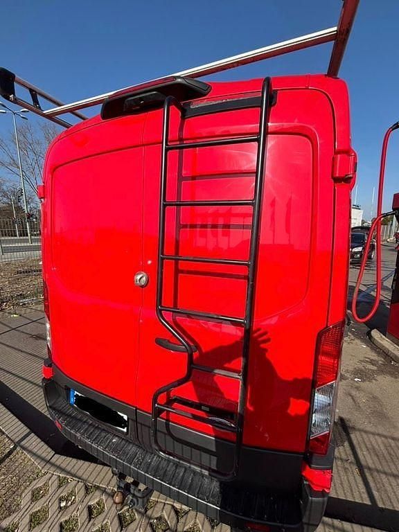 Gebraucht Ford Transit 107 PS (78 kW) 2019 Rot Limousine