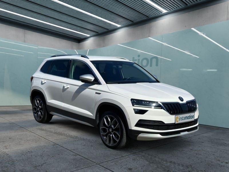 Weiß Gebraucht 2020 Skoda Karoq Scout 4x4 SUV | 23.980 € (Etwas zu teuer) - Bild 1/3