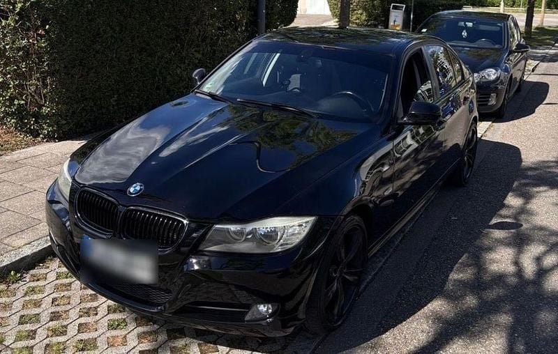Schwarz Gebraucht 2011 BMW 320 Sport Line Limousine | 5.150 € (Superpreis) - Bild 1/4
