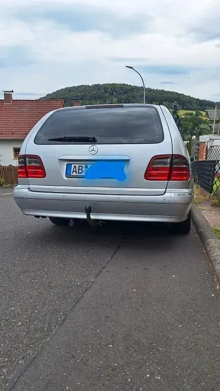 Gebraucht Mercedes E320 Avantgarde 224 PS (164 kW) 2000 Silber Limousine