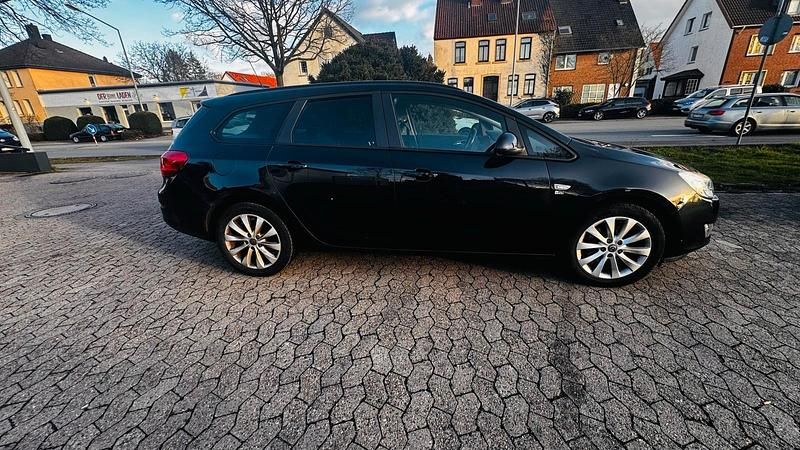 Gebraucht Opel Astra 102 PS (75 kW) 2012 Schwarz Kombi