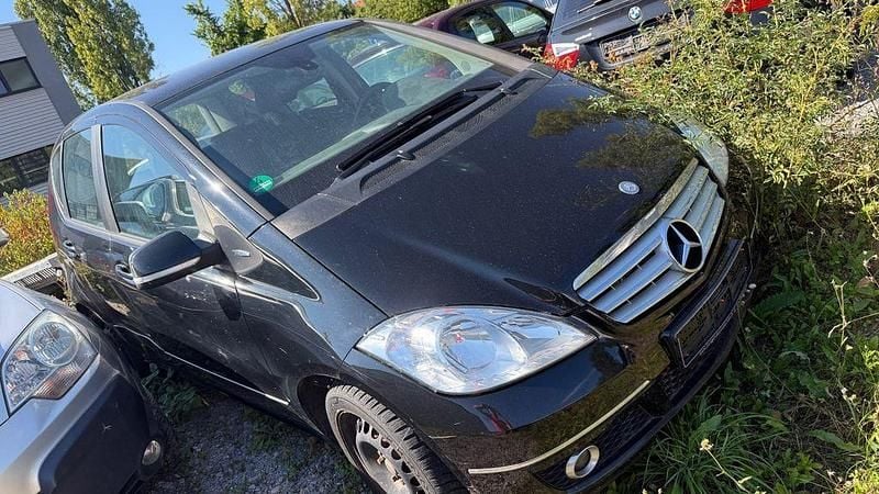 Schwarz Gebraucht 2012 Mercedes A180 Limousine | 3.699 € (Superpreis) - Bild 1/4