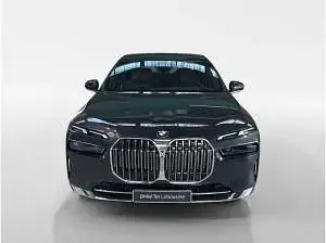 Neu BMW 740 300 PS (220 kW) 2026 Grau (sophistograu brillanteffekt metalli) Limousine