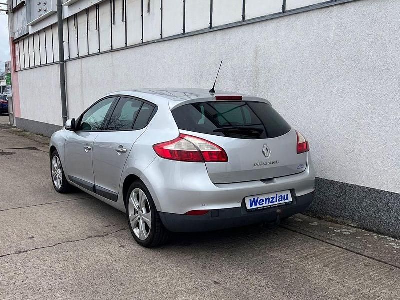 Gebraucht Renault Mégane Expression 110 PS (80 kW) 2010 Silber Limousine