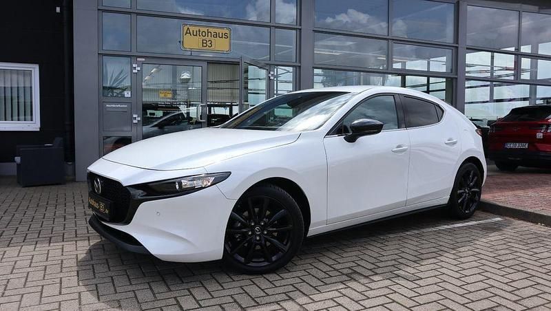 Weiß Gebraucht 2023 Mazda 3 Homura-Line Limousine | 21.912 € (Guter Preis) - Bild 1/4