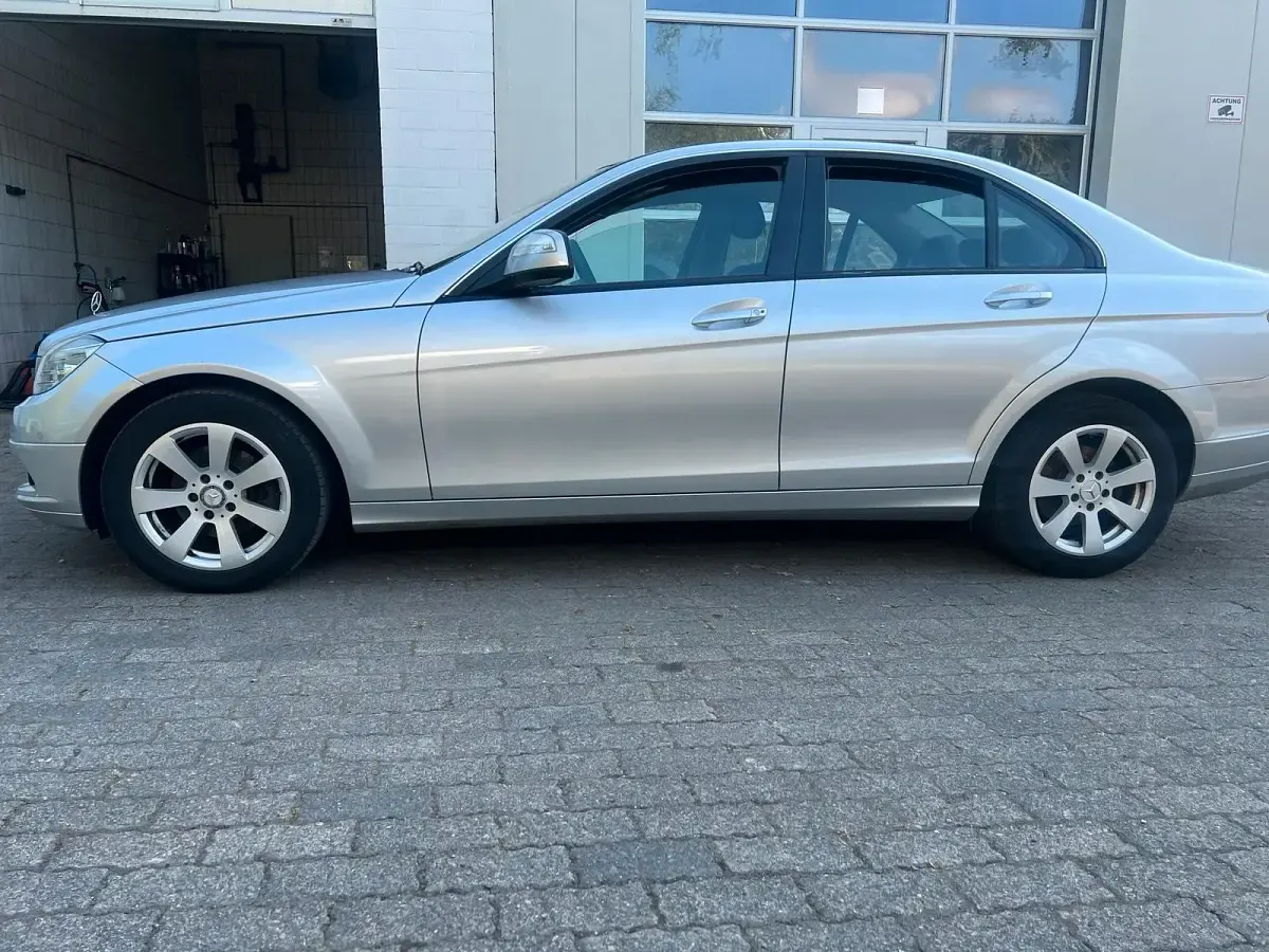 Gebraucht Mercedes C180 156 PS (114 kW) 2007 Silber Limousine