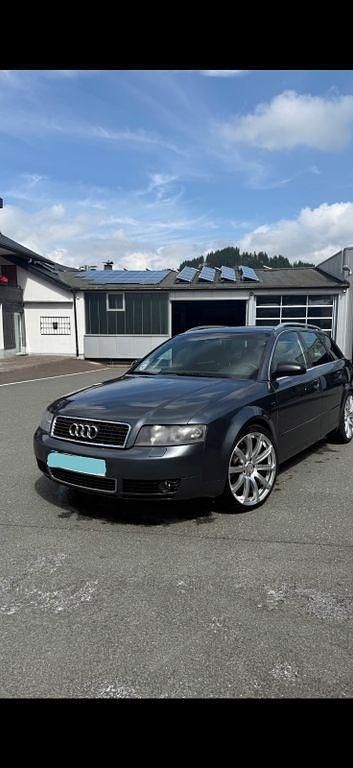 Grau Gebraucht 2003 Audi A4 Performance Kombi | 2.900 € (Fairer Preis) - Bild 1/4