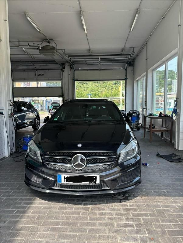 Schwarz Gebraucht 2013 Mercedes A220 Limousine | 16.500 € (Etwas zu teuer) - Bild 1/4