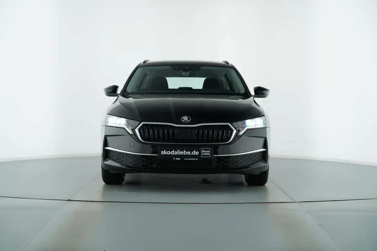 Gebraucht Skoda Octavia Selection 150 PS (110 kW) 2024 Schwarzmagic perleffekt Limousine