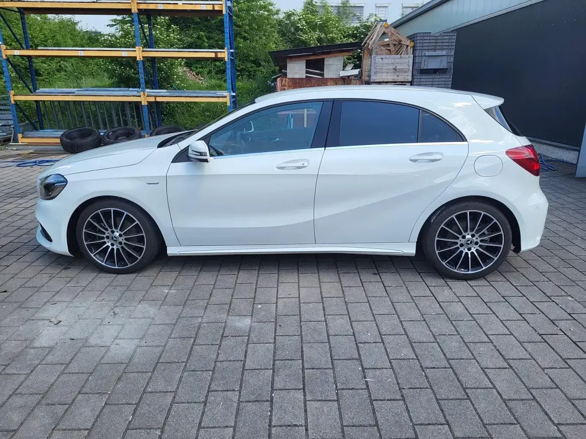 Gebraucht Mercedes A180 122 PS (89 kW) 2018 Weiß Kleinwagen