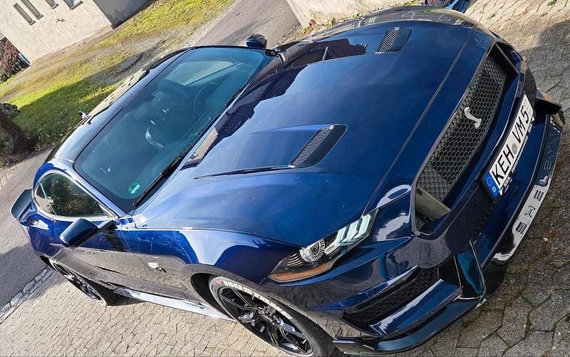 Blau Gebraucht 2020 Ford Mustang GT Fastback Coupé | 37.990 € (Fairer Preis) - Bild 1/4