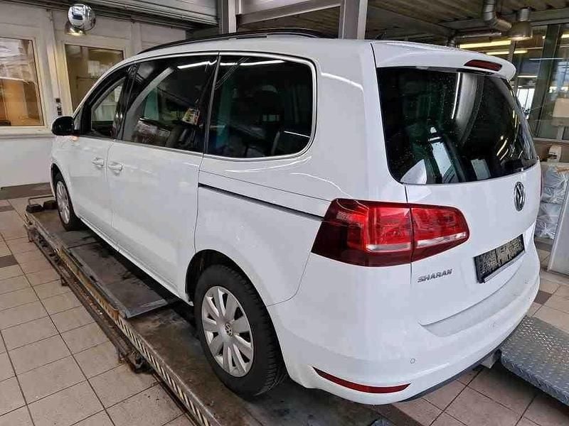 Gebraucht VW Sharan Comfortline 150 PS (110 kW) 2021 Pure white Van / Kleinbus