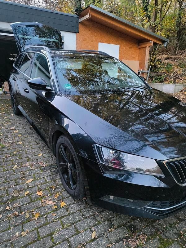 Schwarz Gebraucht 2017 Skoda Superb Kombi | 14.500 € (Guter Preis) - Bild 1/4