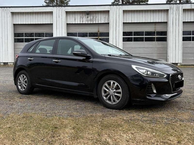 Gebraucht Hyundai i30 Style 120 PS (88 kW) 2017 Schwarz Limousine