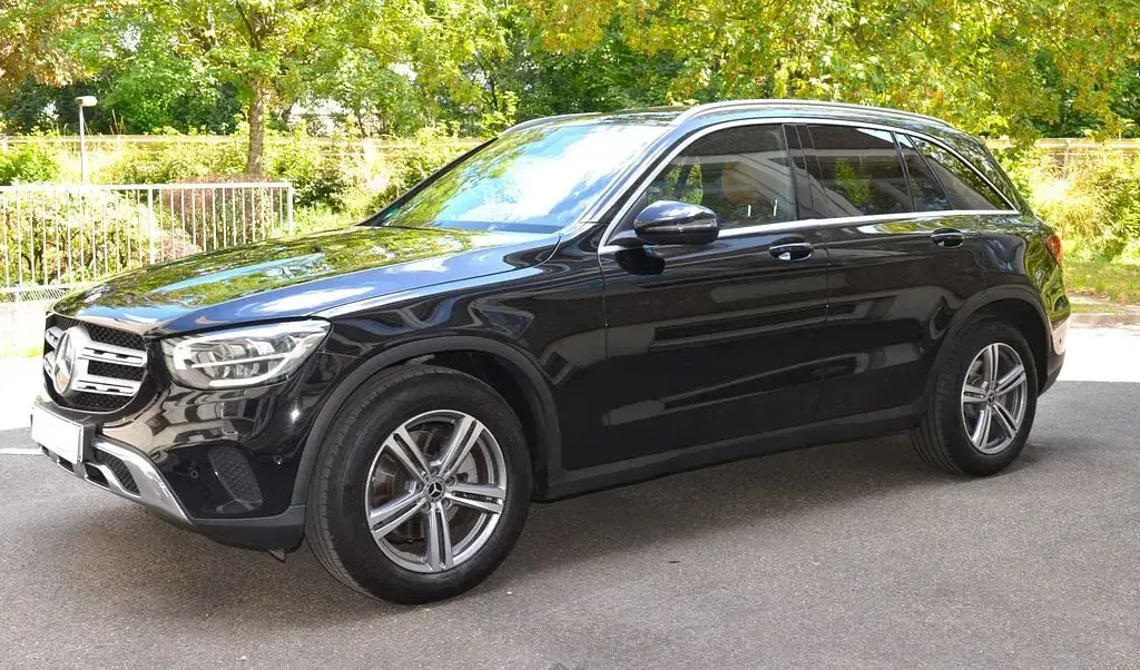 Gebraucht Mercedes GLC220 AMG line 194 PS (142 kW) 2021 Schwarz SUV
