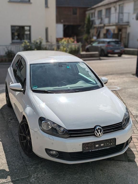 Weiß Gebraucht 2010 VW Golf VI Team Limousine | 5.300 € (Guter Preis) - Bild 1/4