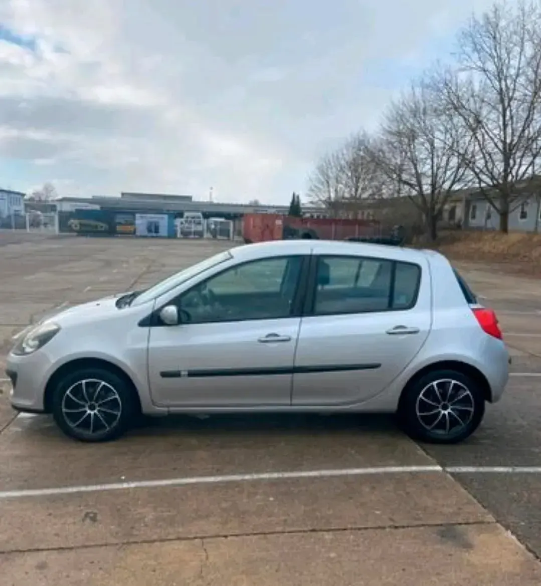 Gebraucht Renault Twingo 106 PS (77 kW) 2008 Silber Kleinwagen