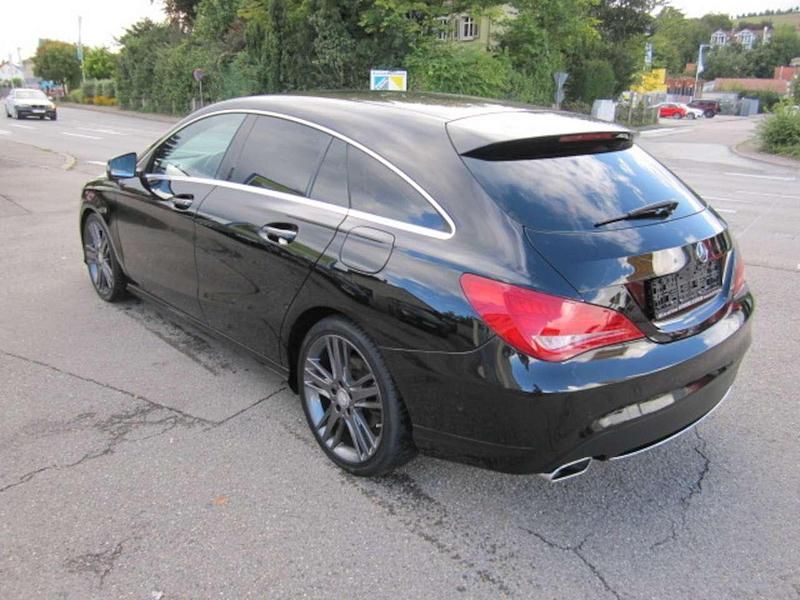 Gebraucht Mercedes CLA220 177 PS (130 kW) 2015 Kosmosschwarz Limousine