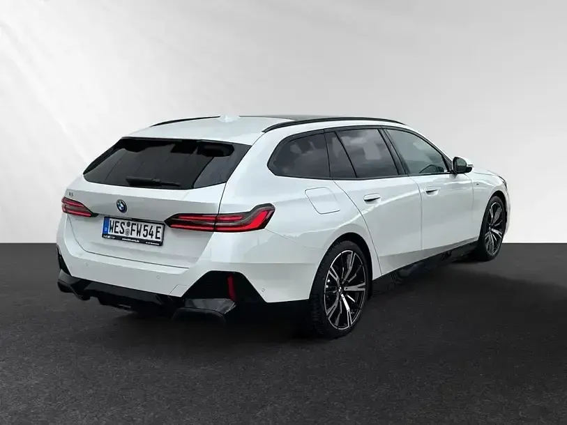 Gebraucht BMW i5 M Sport 250 kW (340 PS) 2025 Mineralweiss metallic Limousine