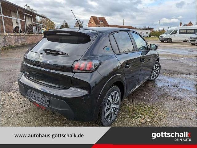 Gebraucht Peugeot e-208 Active 100 kW (136 PS) 2023 Schwarz Kleinwagen
