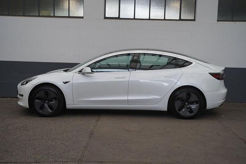 Gebraucht Tesla Model 3 Standard Range 225 kW (306 PS) 2019 Weiß Limousine