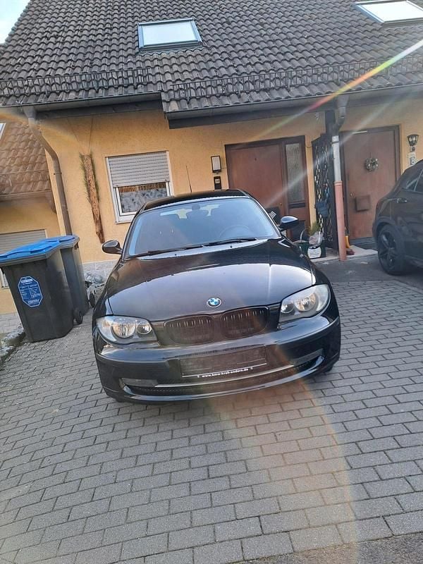 Gebraucht BMW 116 122 PS (89 kW) 2008 Schwarz Kleinwagen
