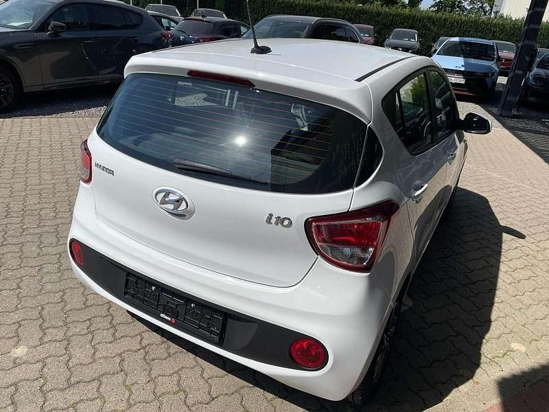 Gebraucht Hyundai i10 67 PS (49 kW) 2017 Polar white Kleinwagen