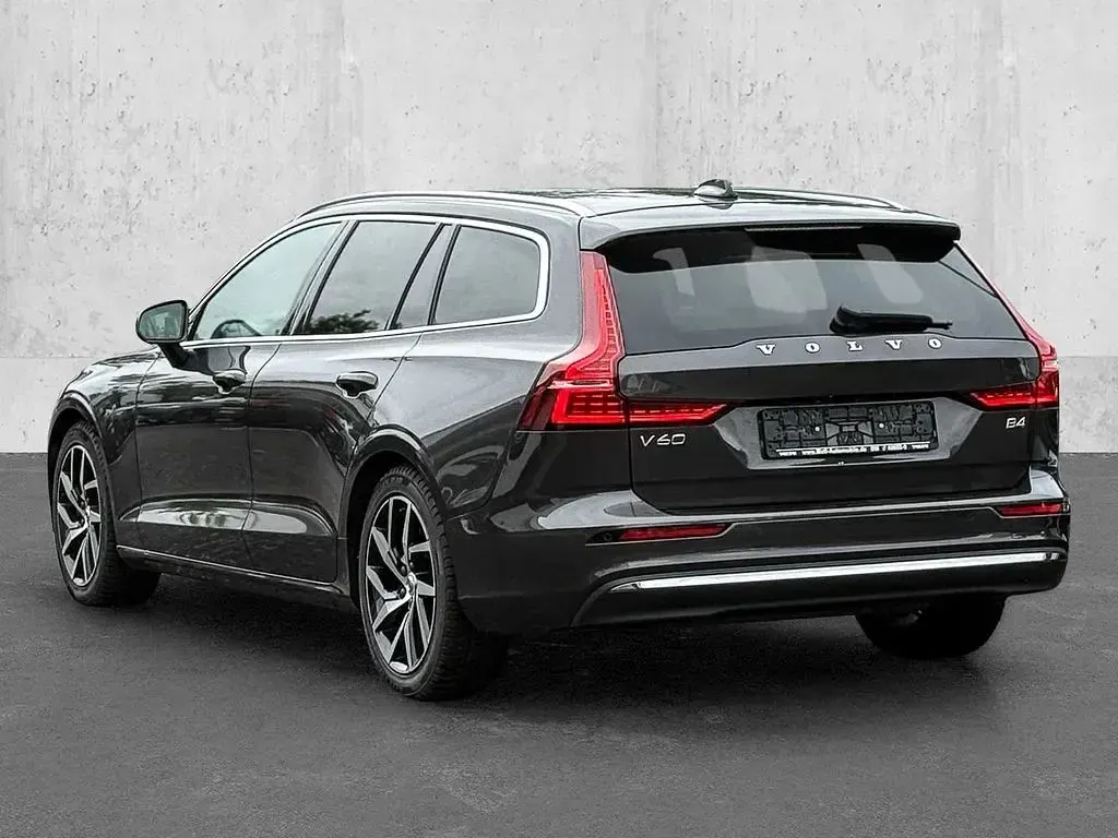 Gebraucht Volvo V60 Inscription 197 PS (144 kW) 2023 Grau Kombi