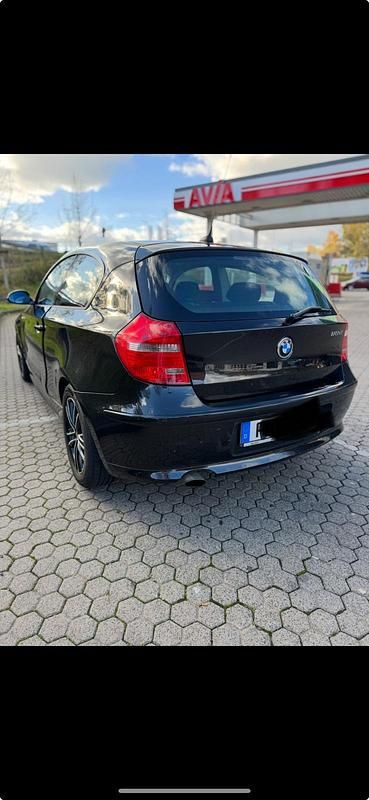 Gebraucht BMW 118 143 PS (105 kW) 2008 Schwarz Kleinwagen