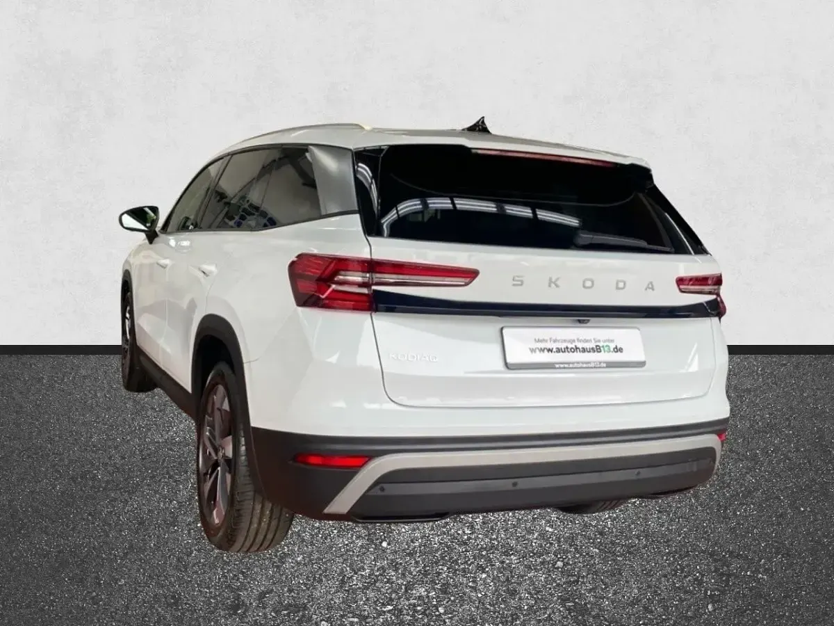 Gebraucht Skoda Kodiaq Selection 150 PS (110 kW) 2024 Moonweiß perleffekt SUV