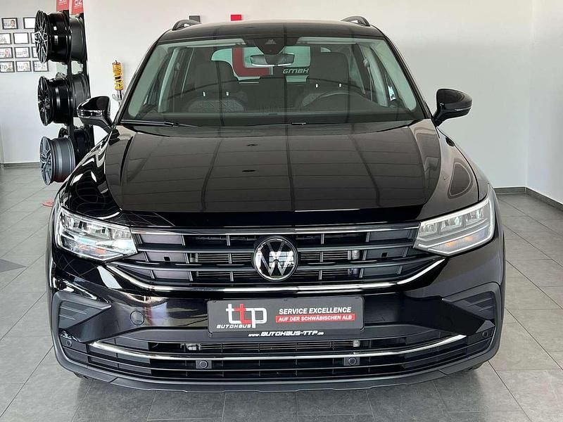 Gebraucht VW Tiguan Life 150 PS (110 kW) 2023 Deep black perleffekt SUV