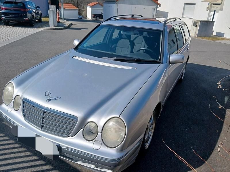 Silber Gebraucht 2001 Mercedes E240 Kombi | 2.300 € (Superpreis) - Bild 1/4