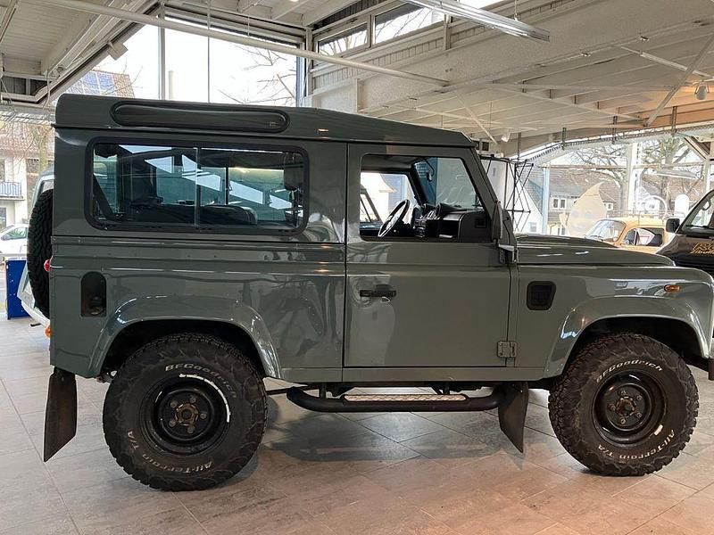 Gebraucht Land Rover Defender 122 PS (89 kW) 2013 Grün Kombi