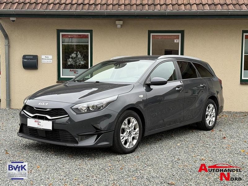 Grau Gebraucht 2022 Kia Ceed Kombi | 17.485 € (Guter Preis) - Bild 1/4